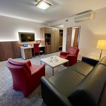 Hotel Merkur 란스툴 외부 사진