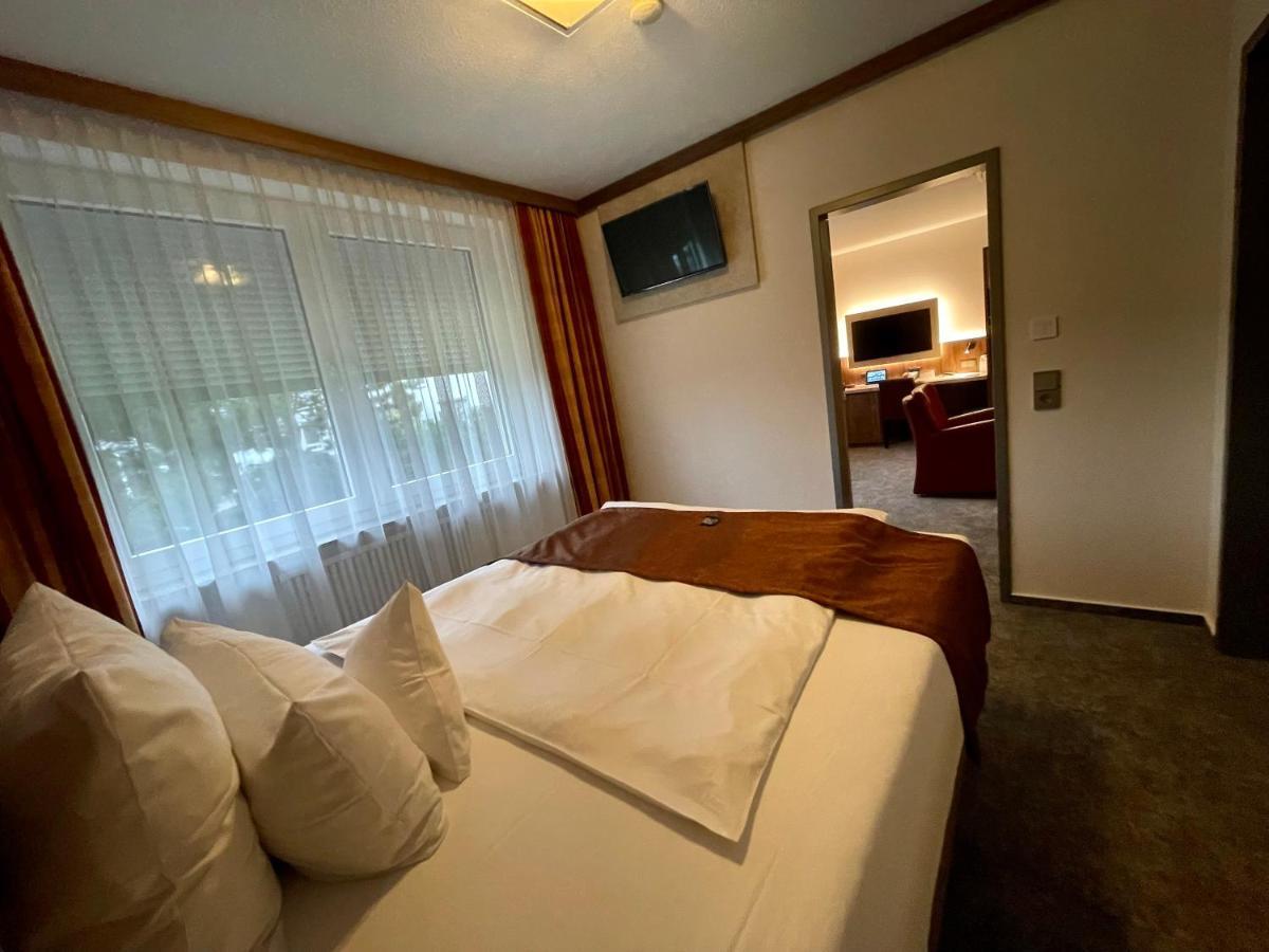 Hotel Merkur 란스툴 외부 사진