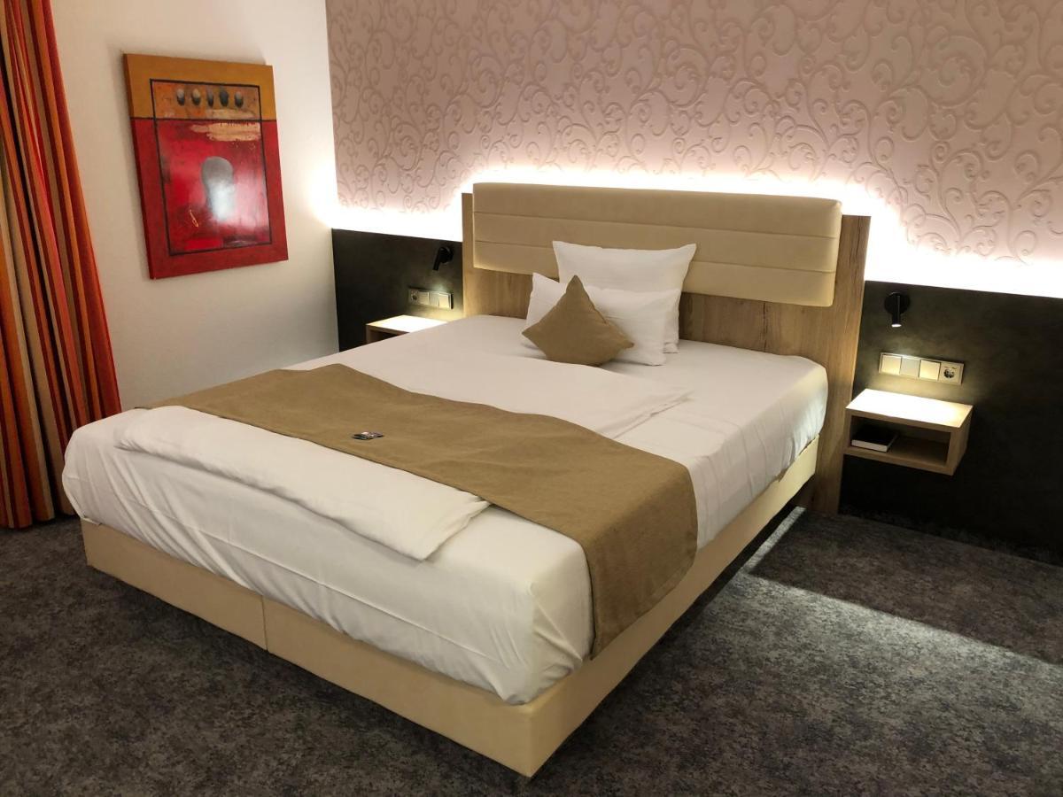 Hotel Merkur 란스툴 외부 사진