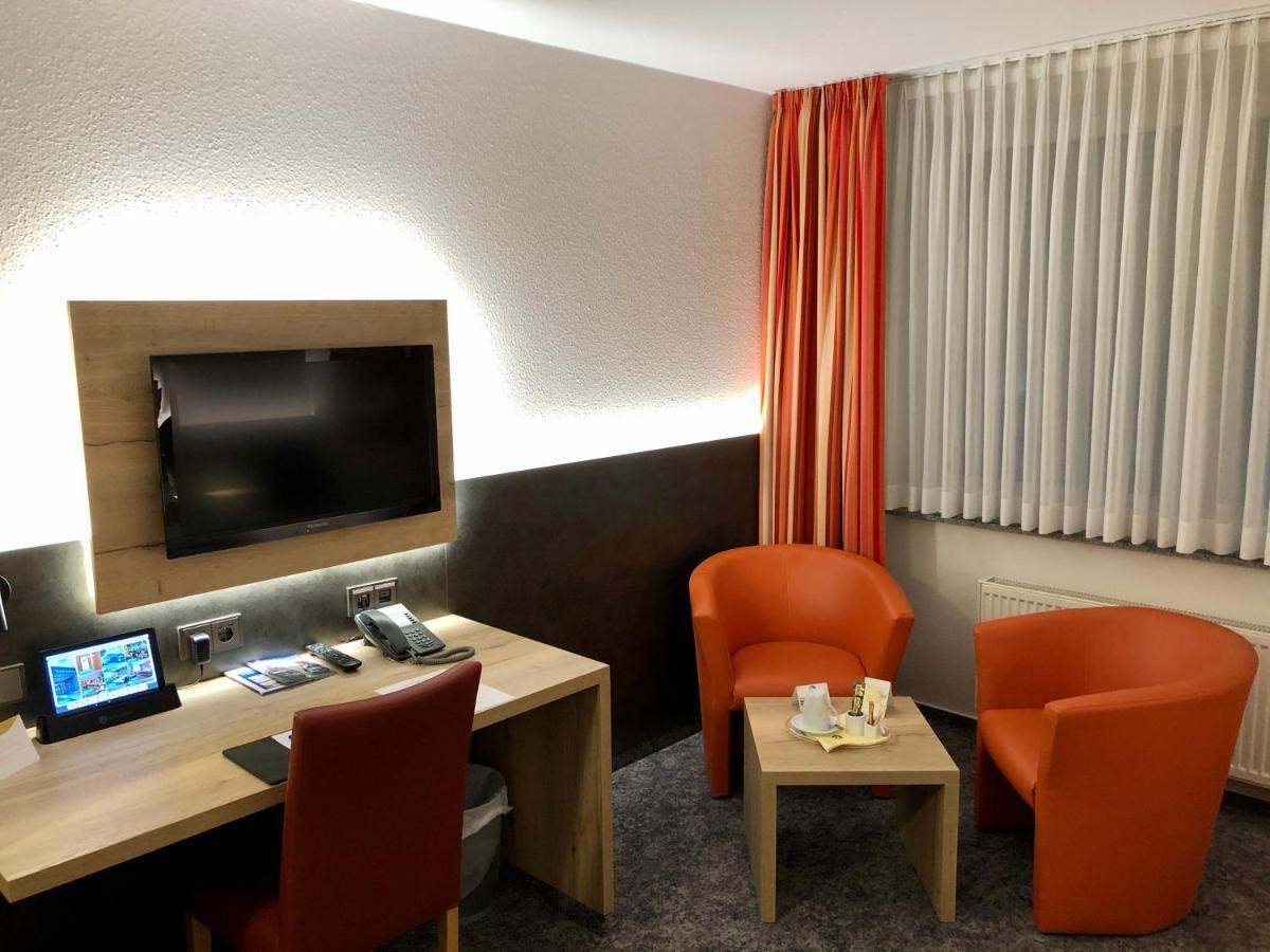 Hotel Merkur 란스툴 외부 사진